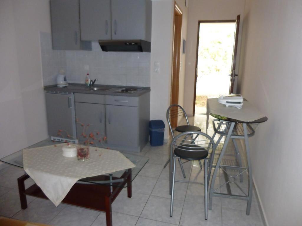 Anesis Apartments Agia Marina  Zewnętrze zdjęcie